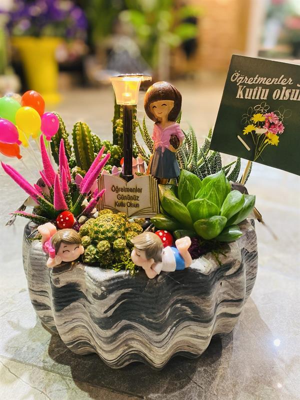 Öğretmene Çiçek