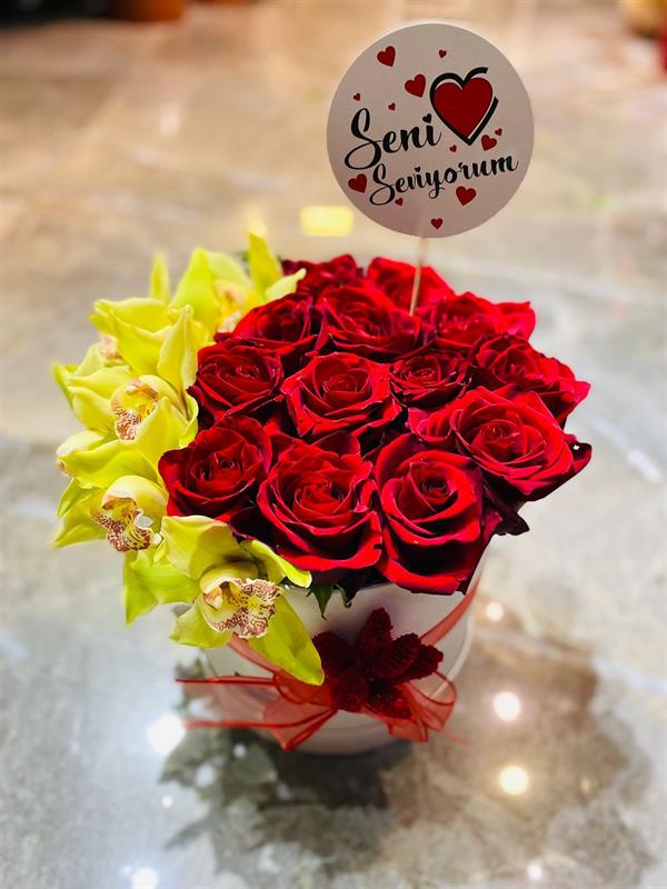11 Kırmızı Gül & Orkide Aşk Aranjmanı
