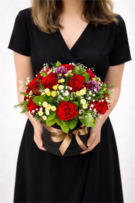 15 Kırmızı Güllü Siyah Kutu Aranjmanı