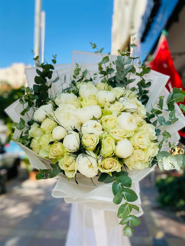 Beyaz Şakayık & 25 Beyaz Gül İsteme Buketi