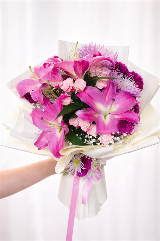 Pembe Lilyumlu Şık Buket