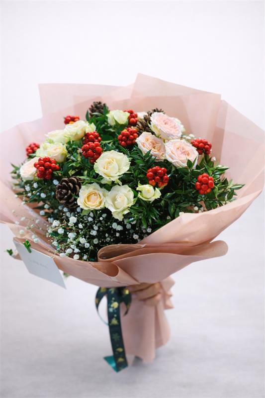 Kokinalı Krem Gül Yeni Yıl Buketi