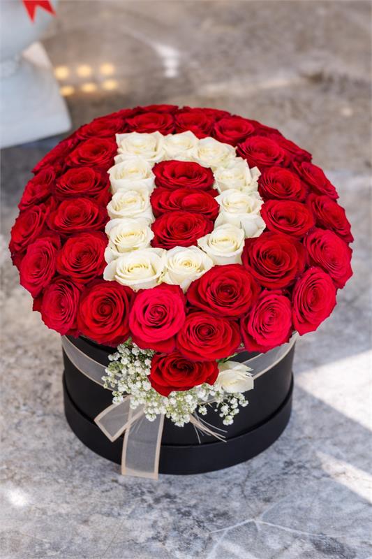 Harfli Kırmızı & Beyaz Gül Kutusu